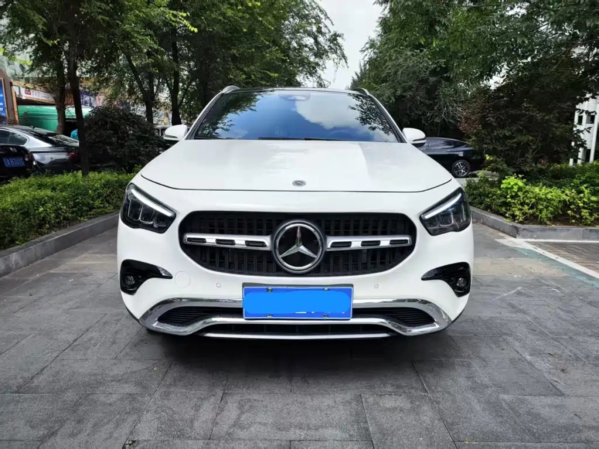 MERCEDES-BENZ GLA