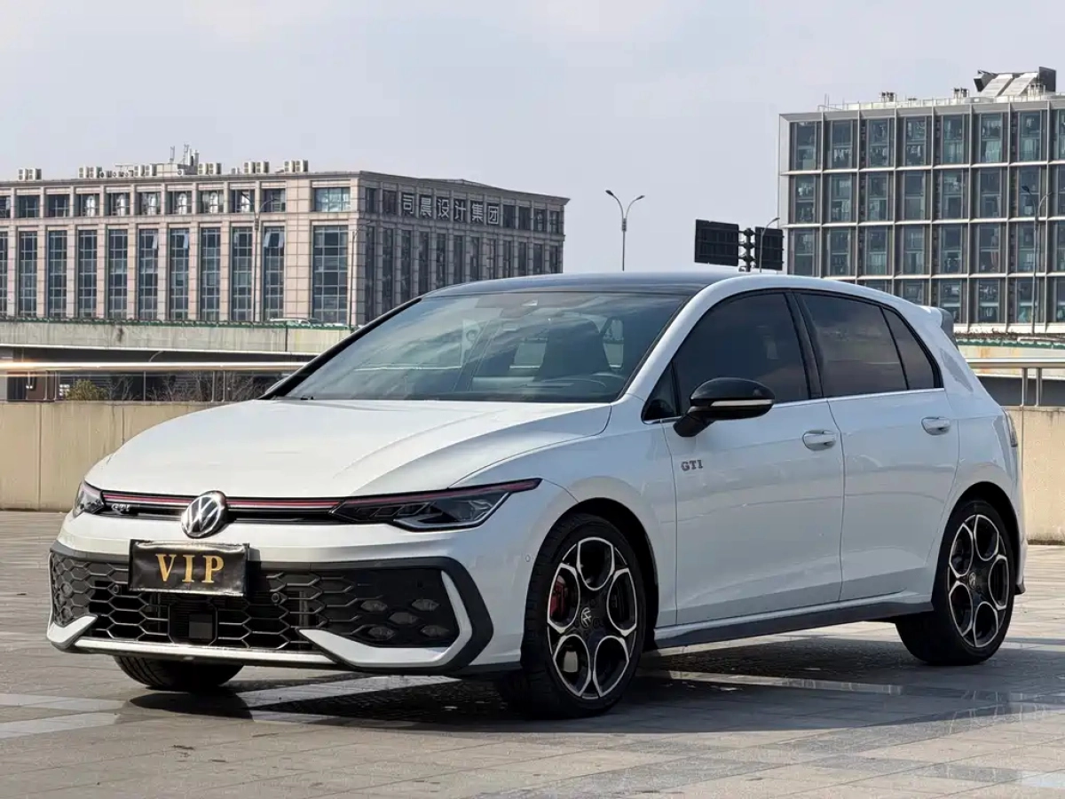 VOLKSWAGEN GOLF GTI  2025