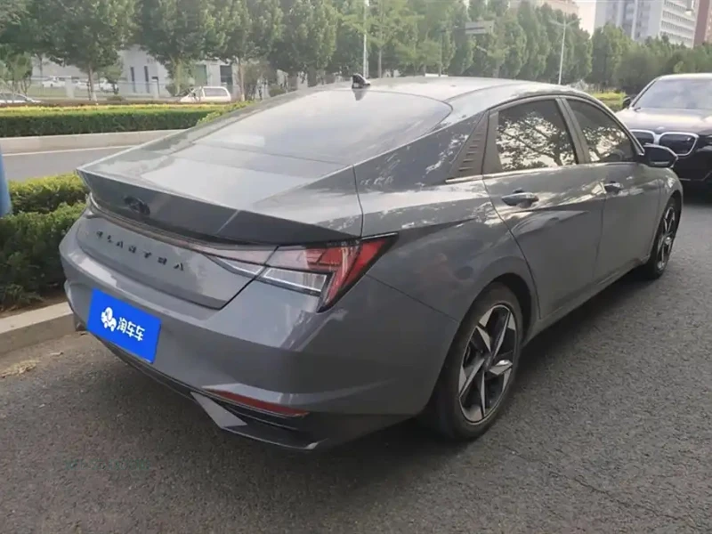 HYUNDAI ELANTRA