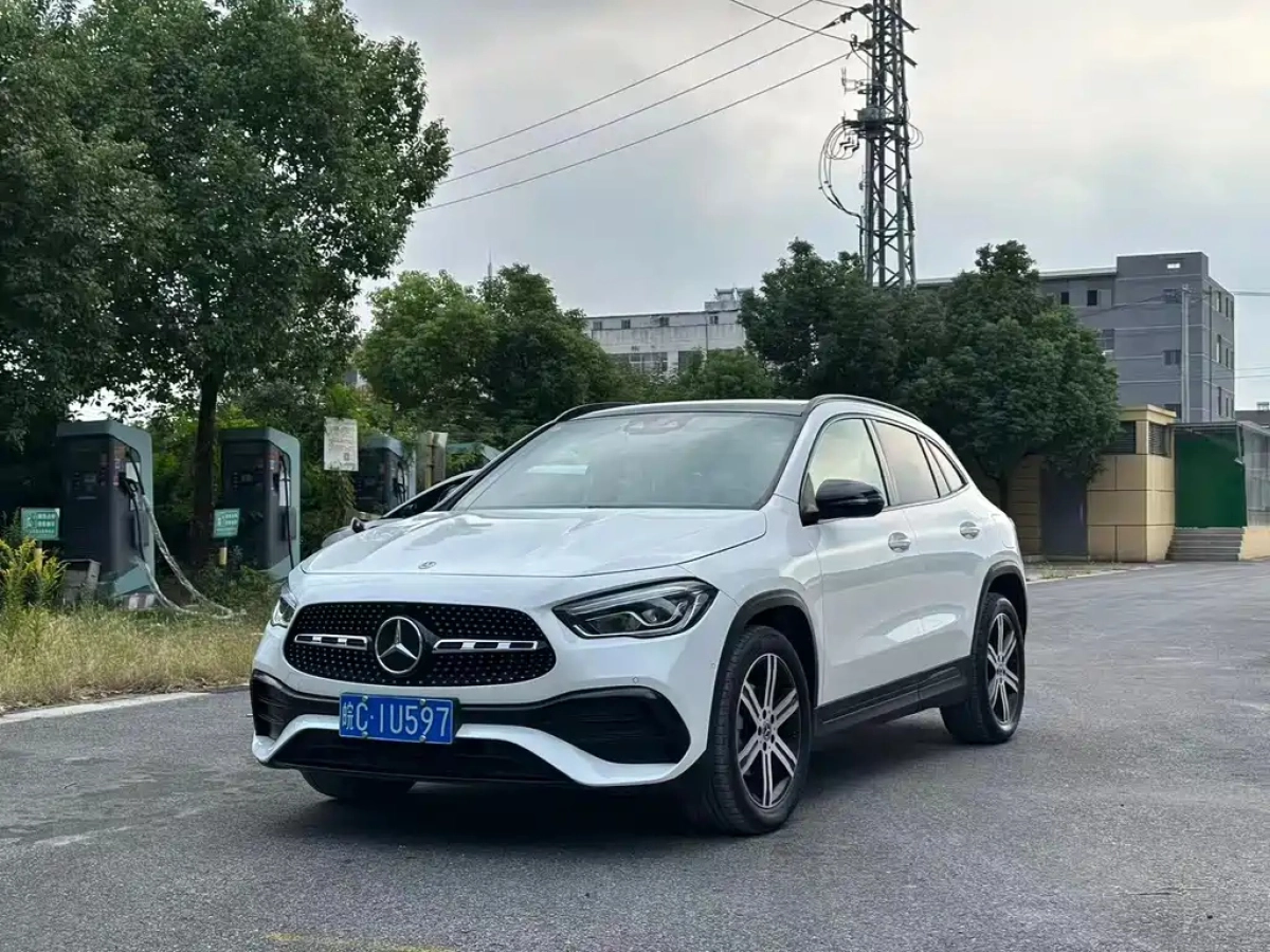 MERCEDES-BENZ GLA