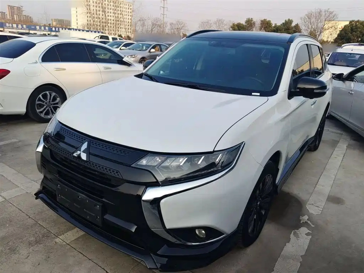 MITSUBISHI OUTLANDER  2022