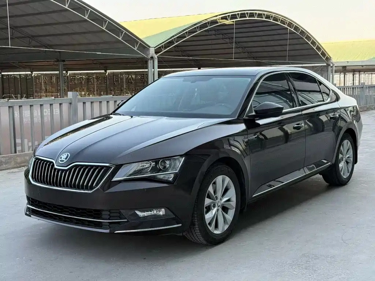 SKODA SUPERB  2019