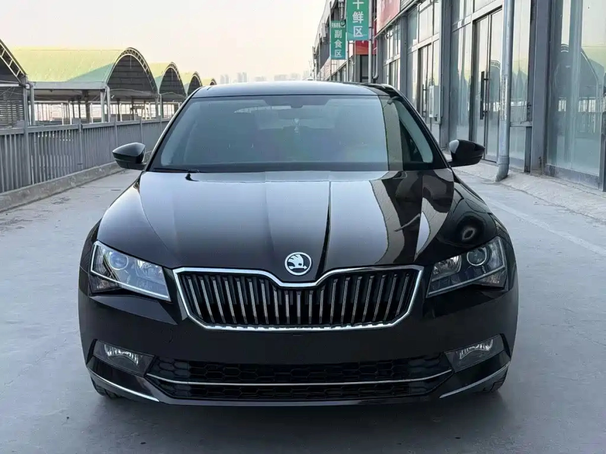 SKODA SUPERB