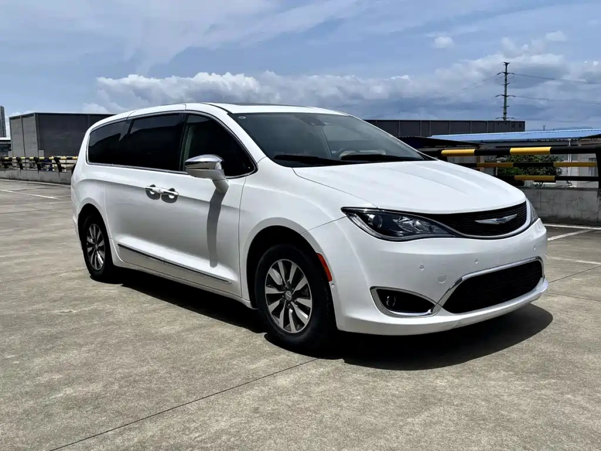 CHRYSLER PACIFICA PHEV IMPORT