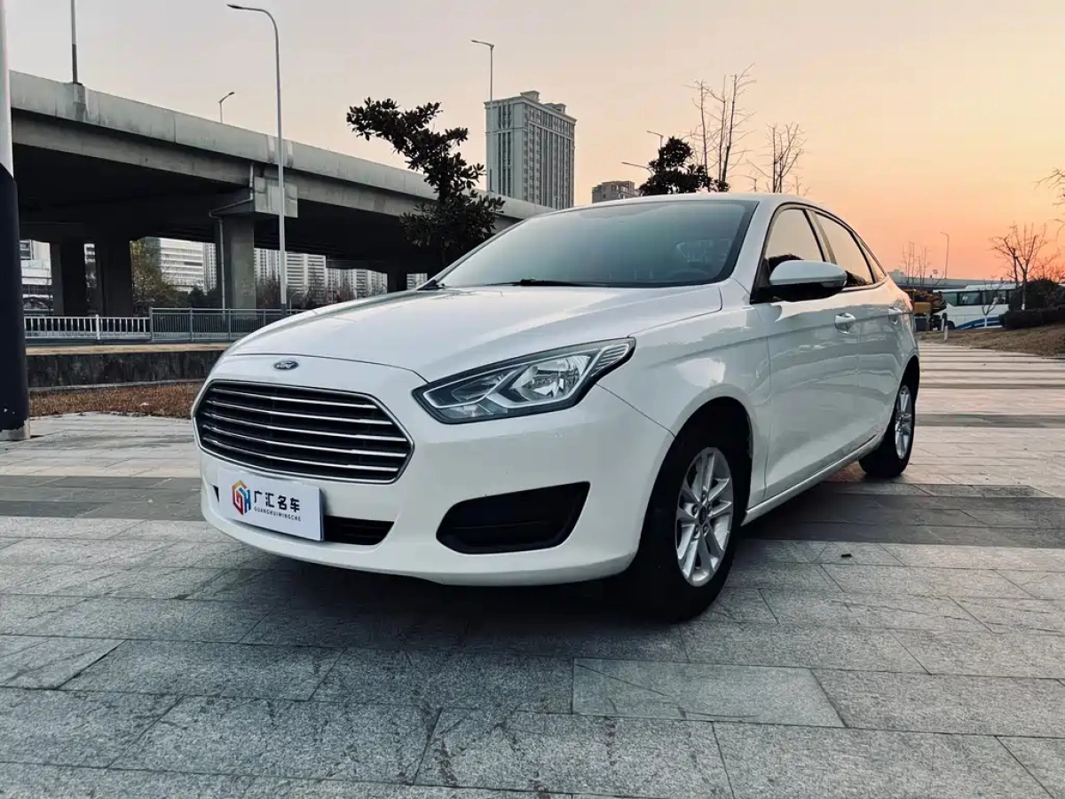 FORD FOCUS CLASSIC  2019