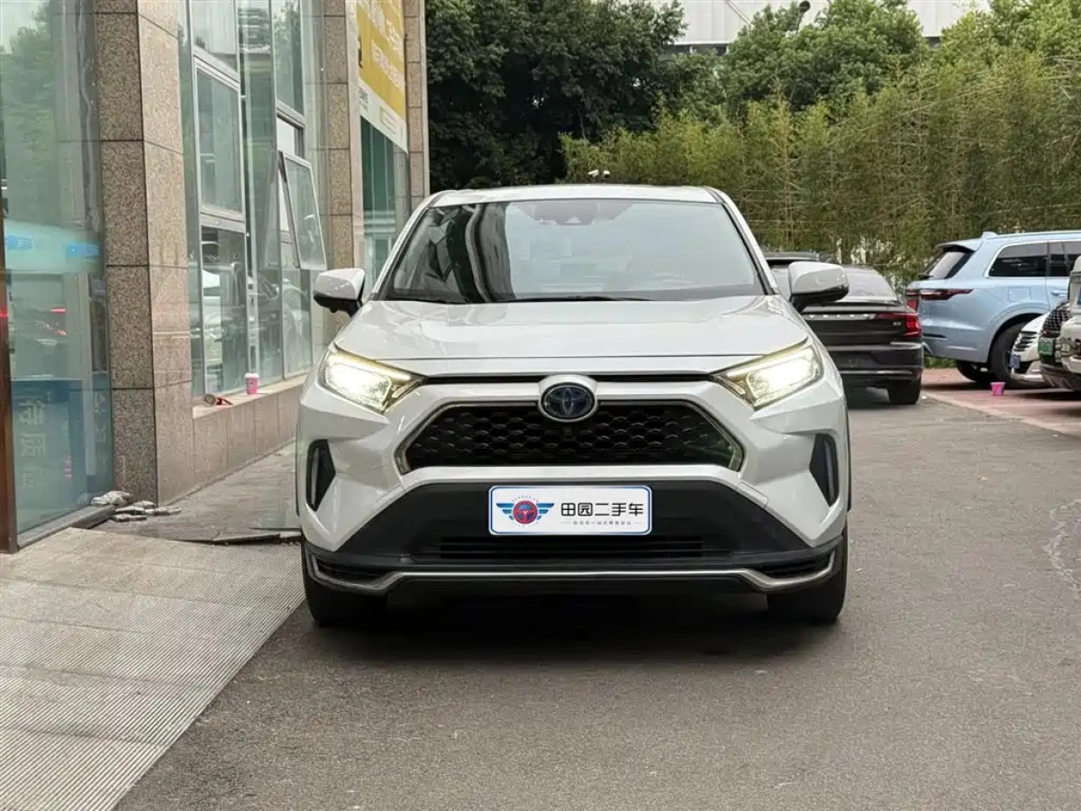 TOYOTA RAV4 E PLUS