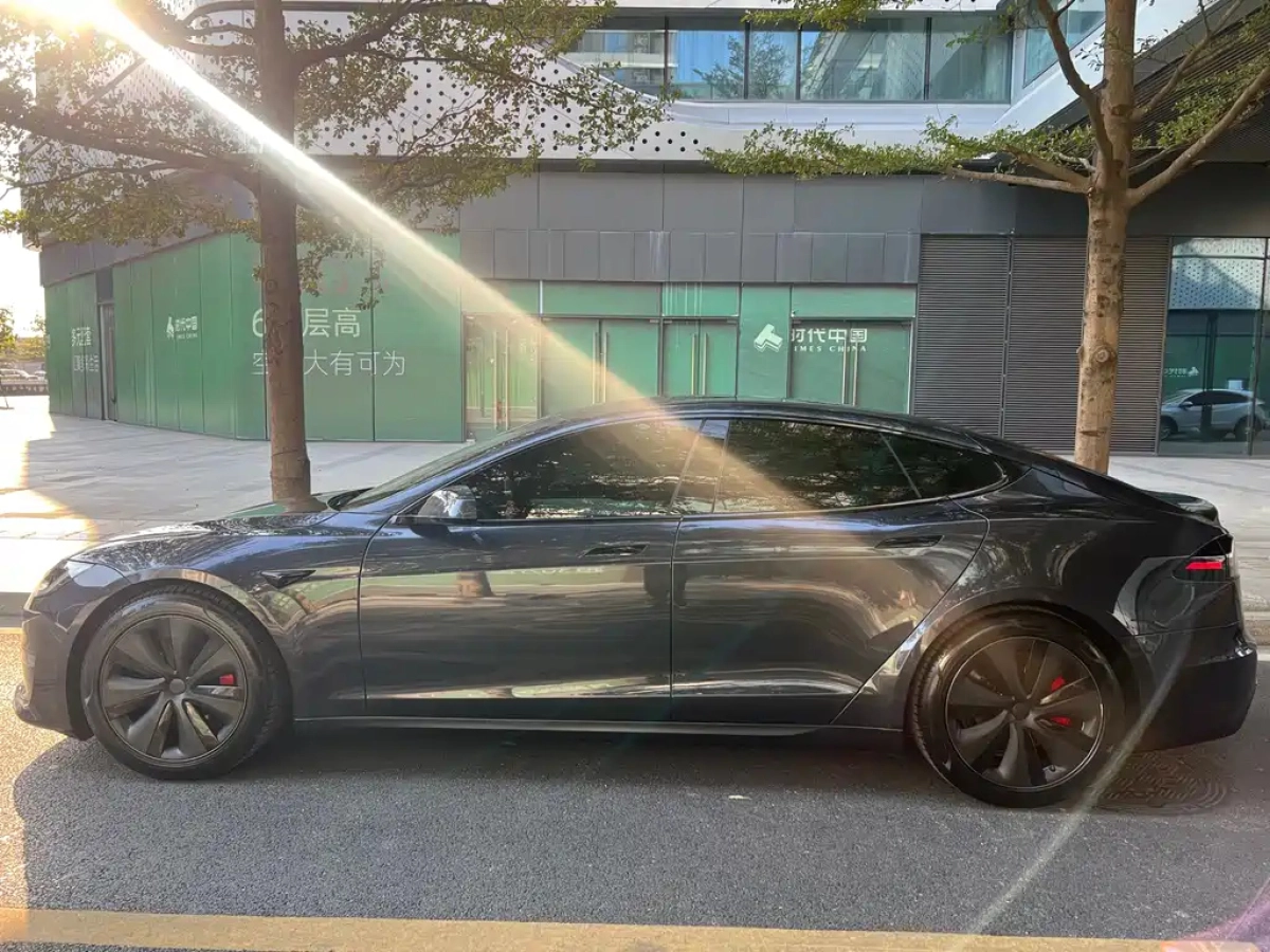 TESLA MODEL S