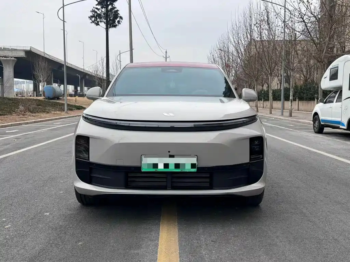 LI AUTO L6  2024