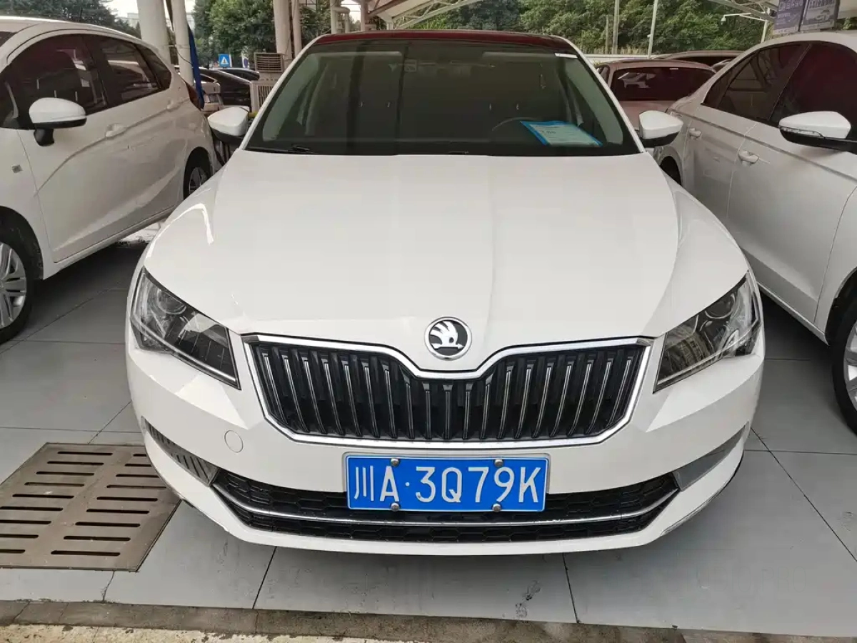 SKODA SUPERB  2019