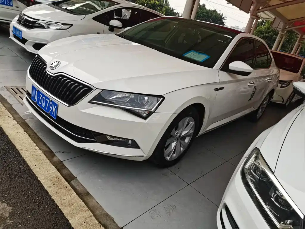 SKODA SUPERB