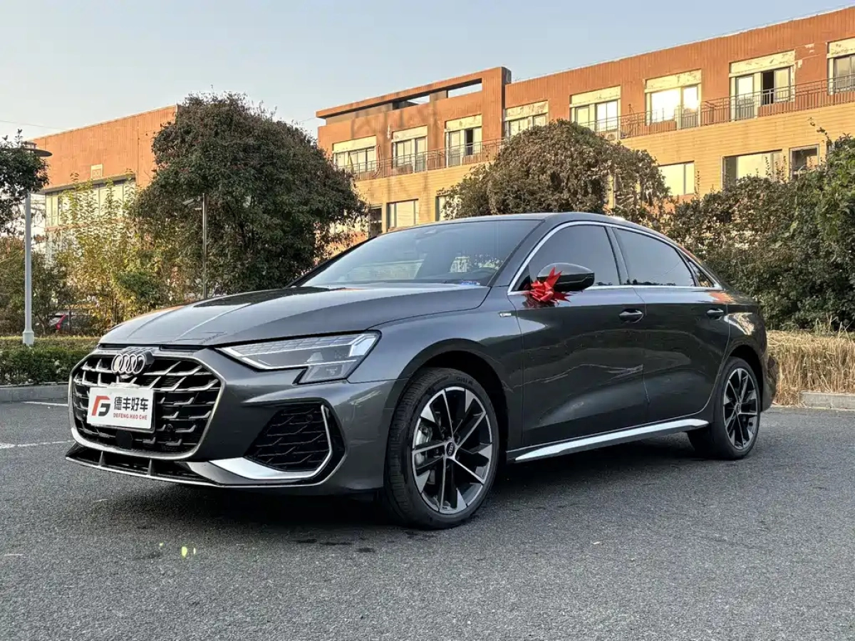 AUDI A3  2025