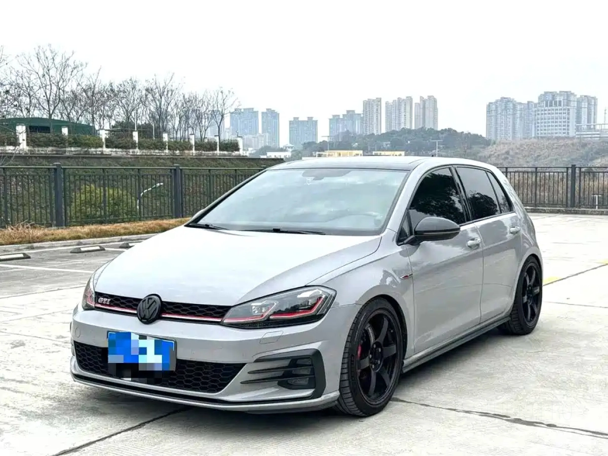 VOLKSWAGEN GOLF GTI