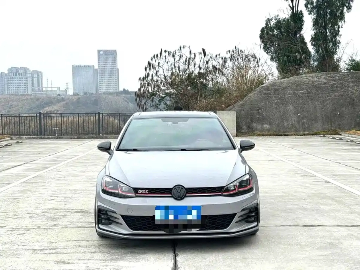 VOLKSWAGEN GOLF GTI