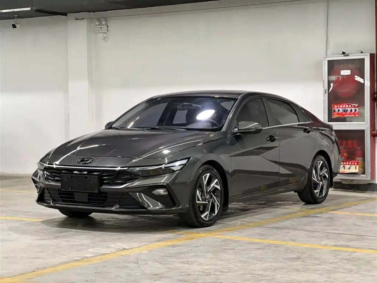 HYUNDAI ELANTRA