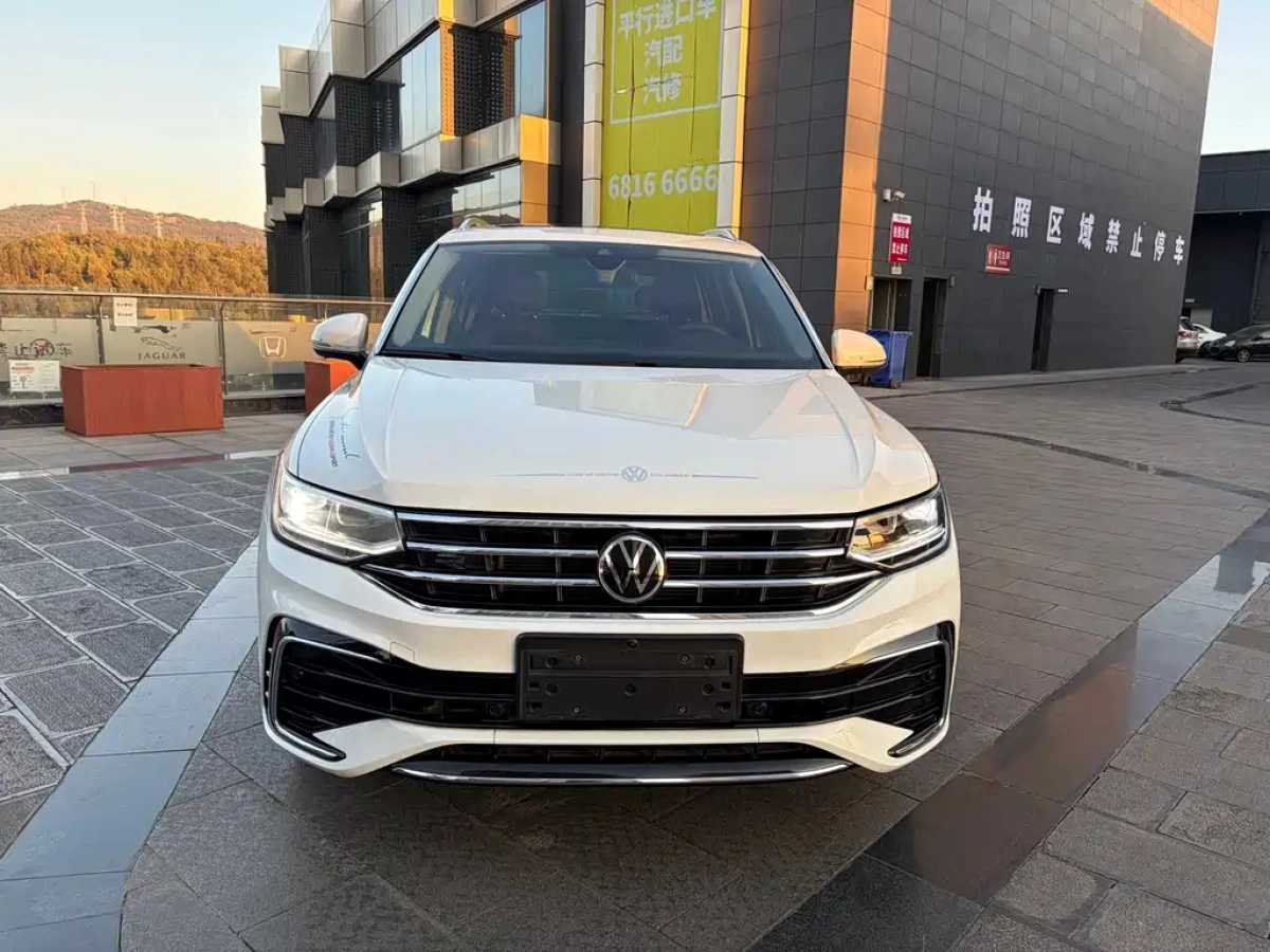 VOLKSWAGEN TIGUAN L