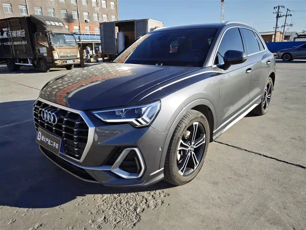AUDI Q3