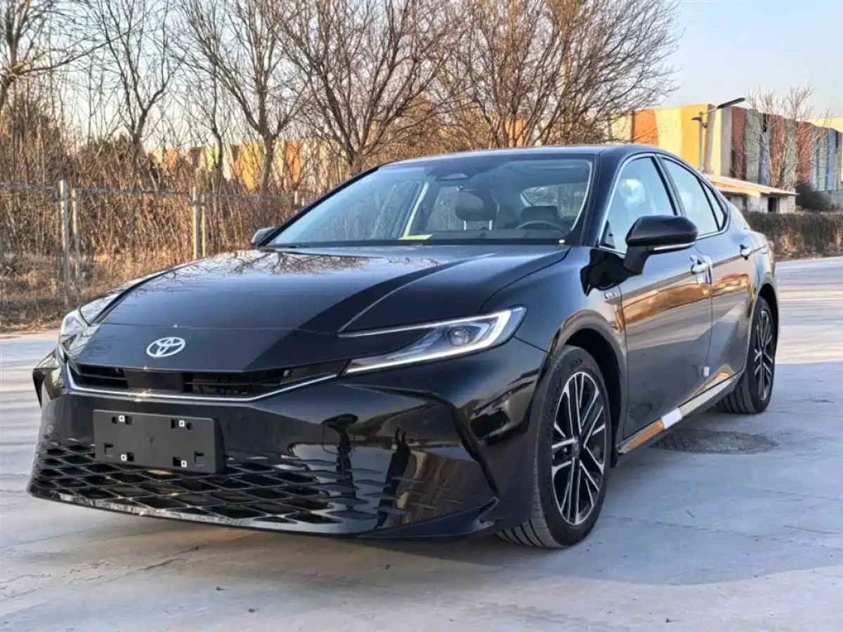 TOYOTA CAMRY  2025