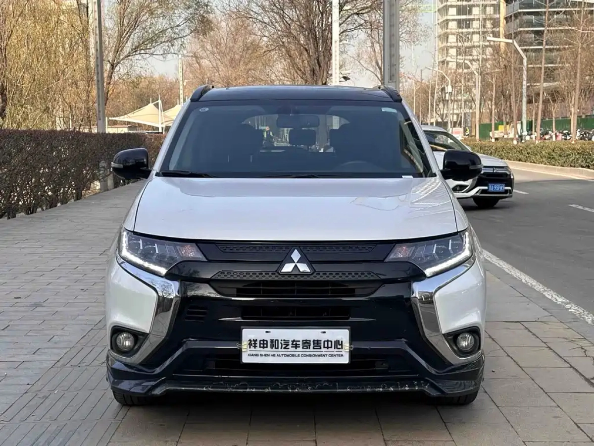 MITSUBISHI OUTLANDER