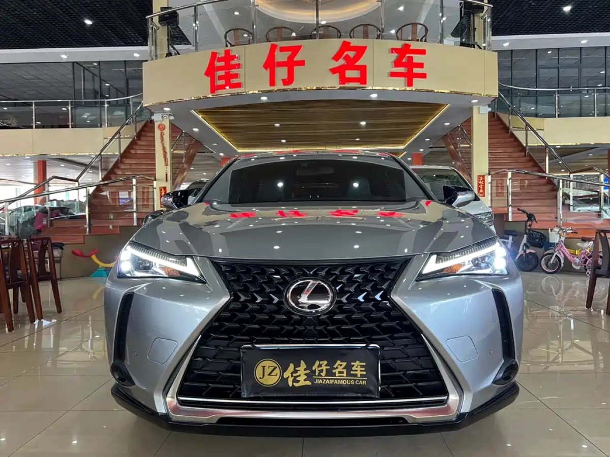 LEXUS UX
