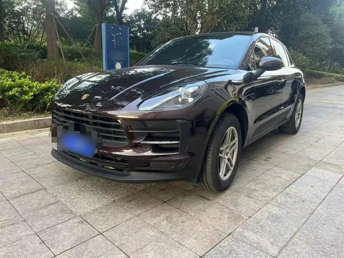 PORSCHE MACAN
