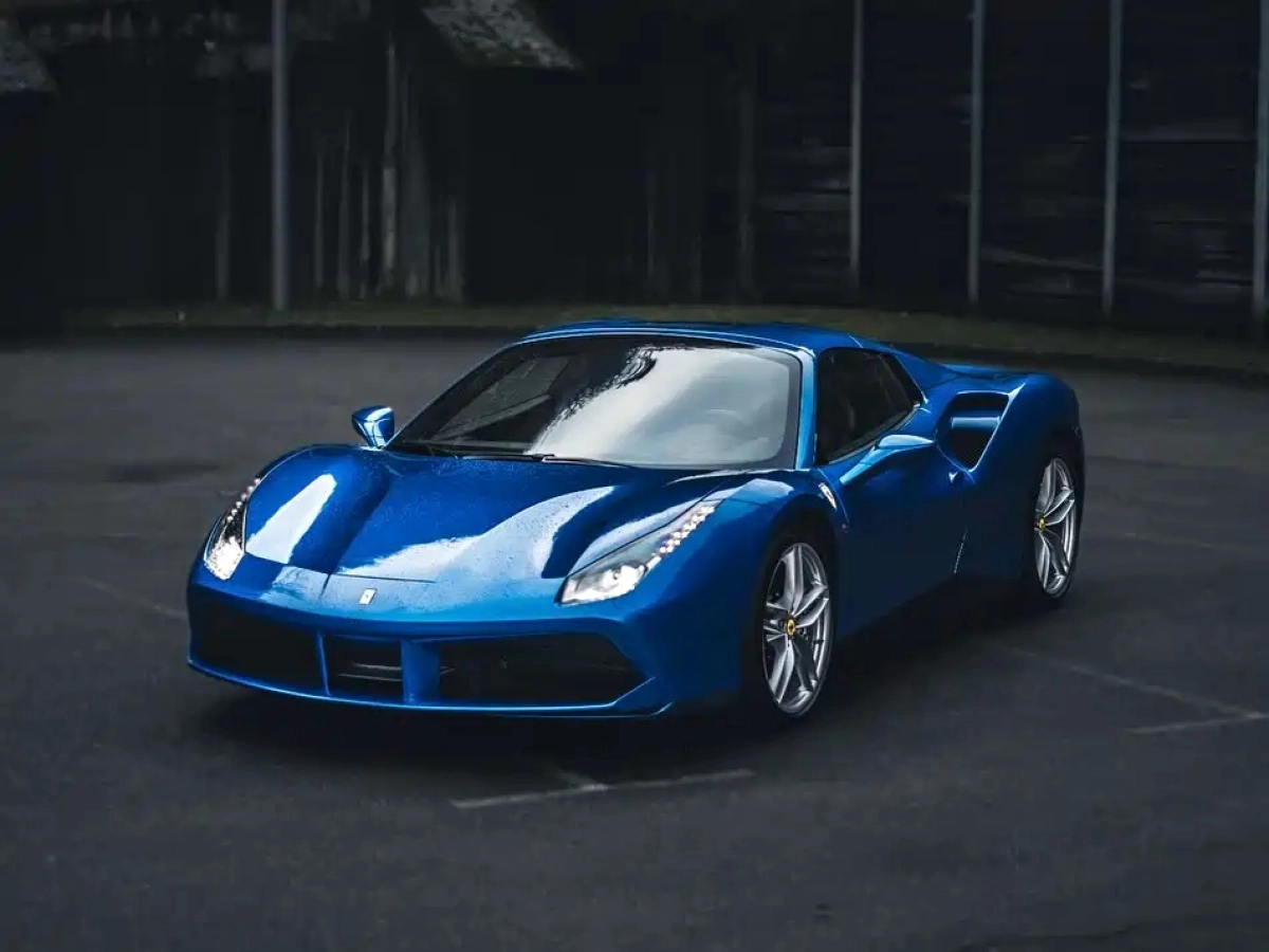 FERRARI 488