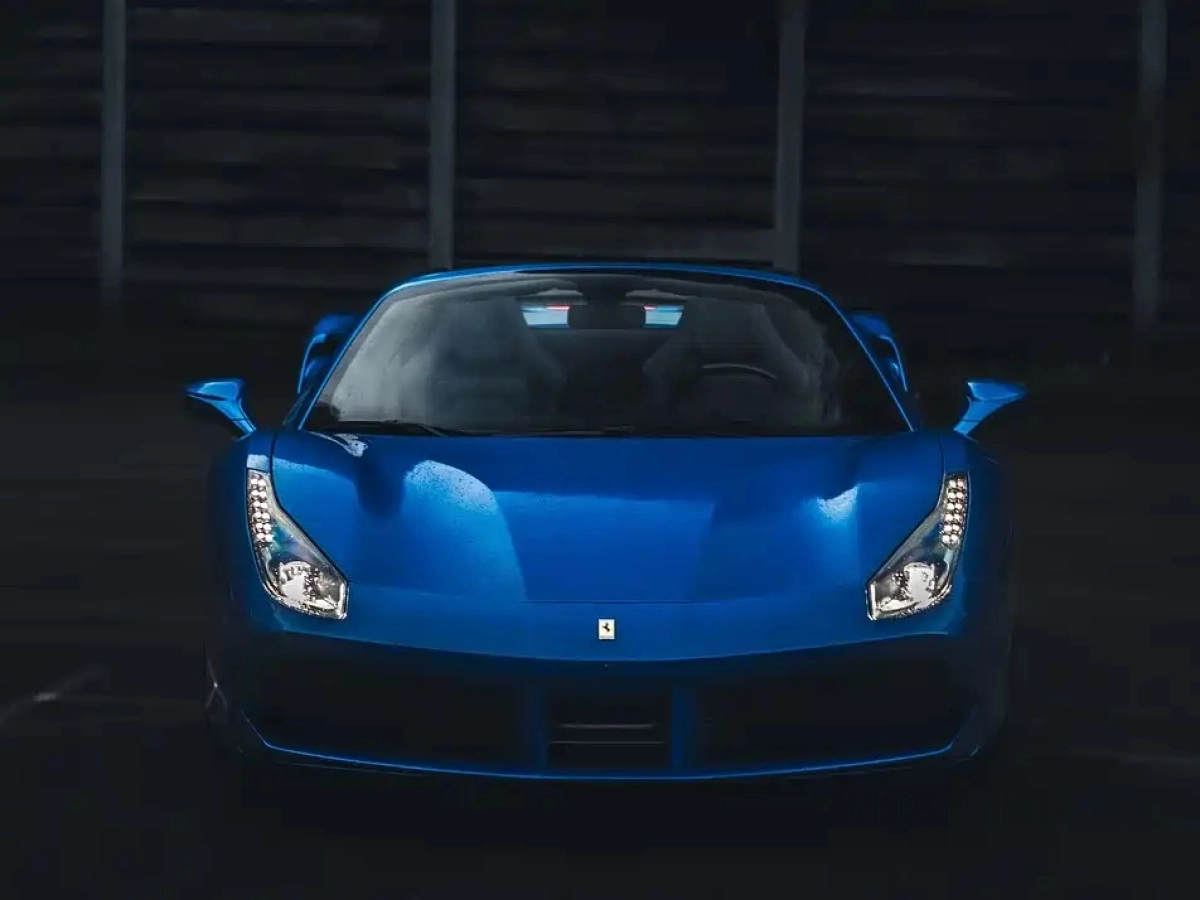 FERRARI 488