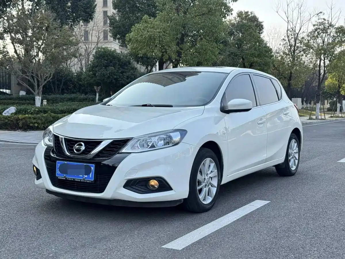 NISSAN TIIDA
