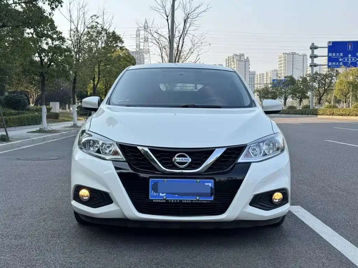 NISSAN TIIDA