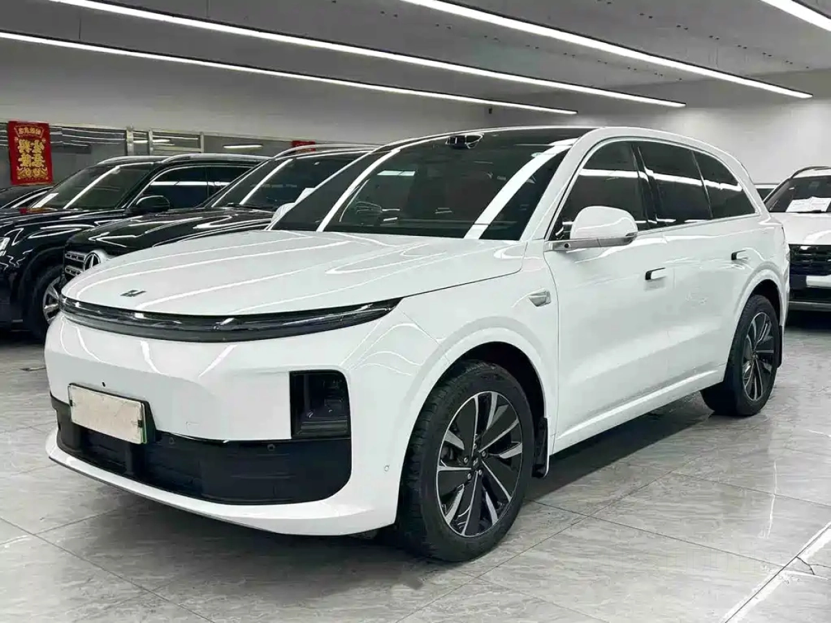 LI AUTO L6  2025