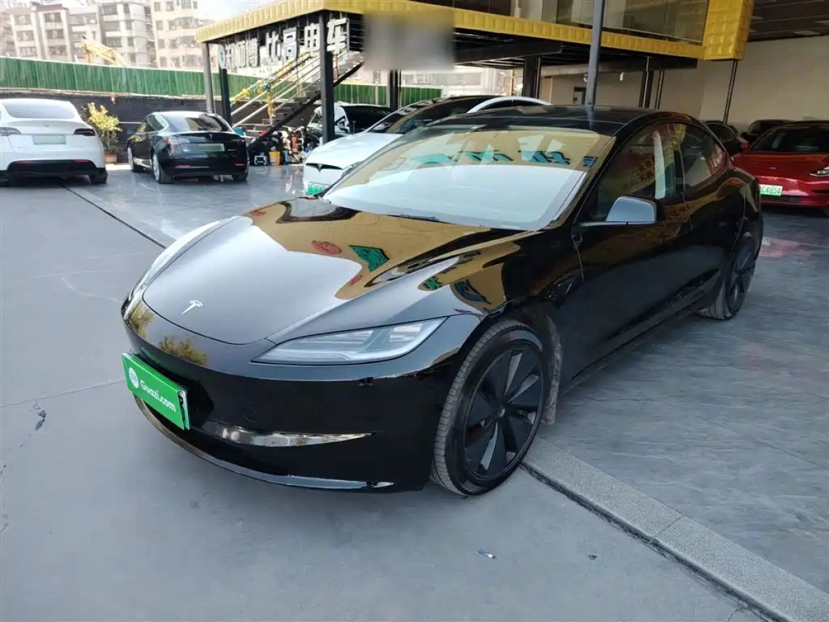 TESLA MODEL 3