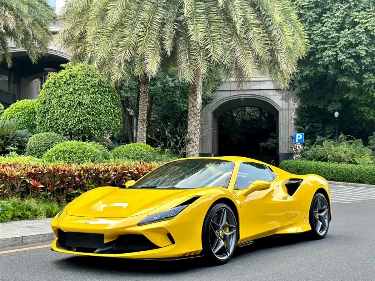 FERRARI F8  2020