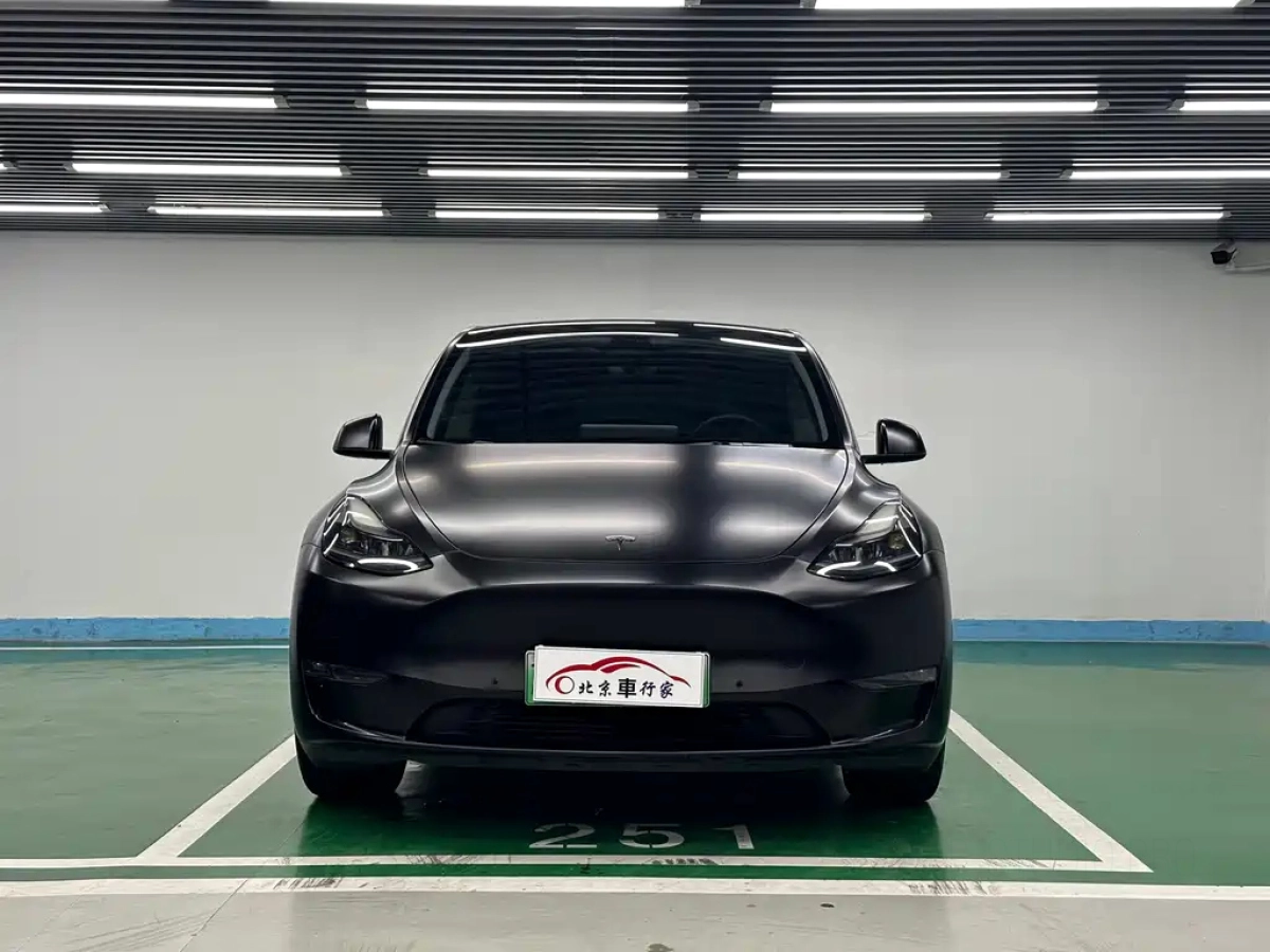 TESLA MODEL Y