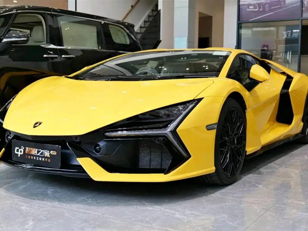 LAMBORGHINI REVUELTO  2025