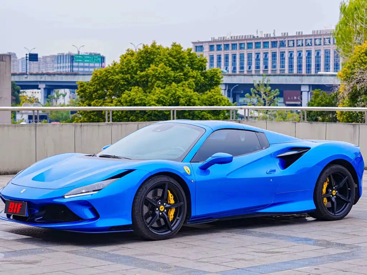 FERRARI F8