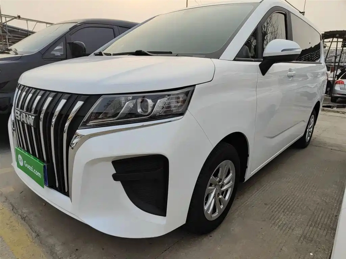 BAIC RISING M7  2025