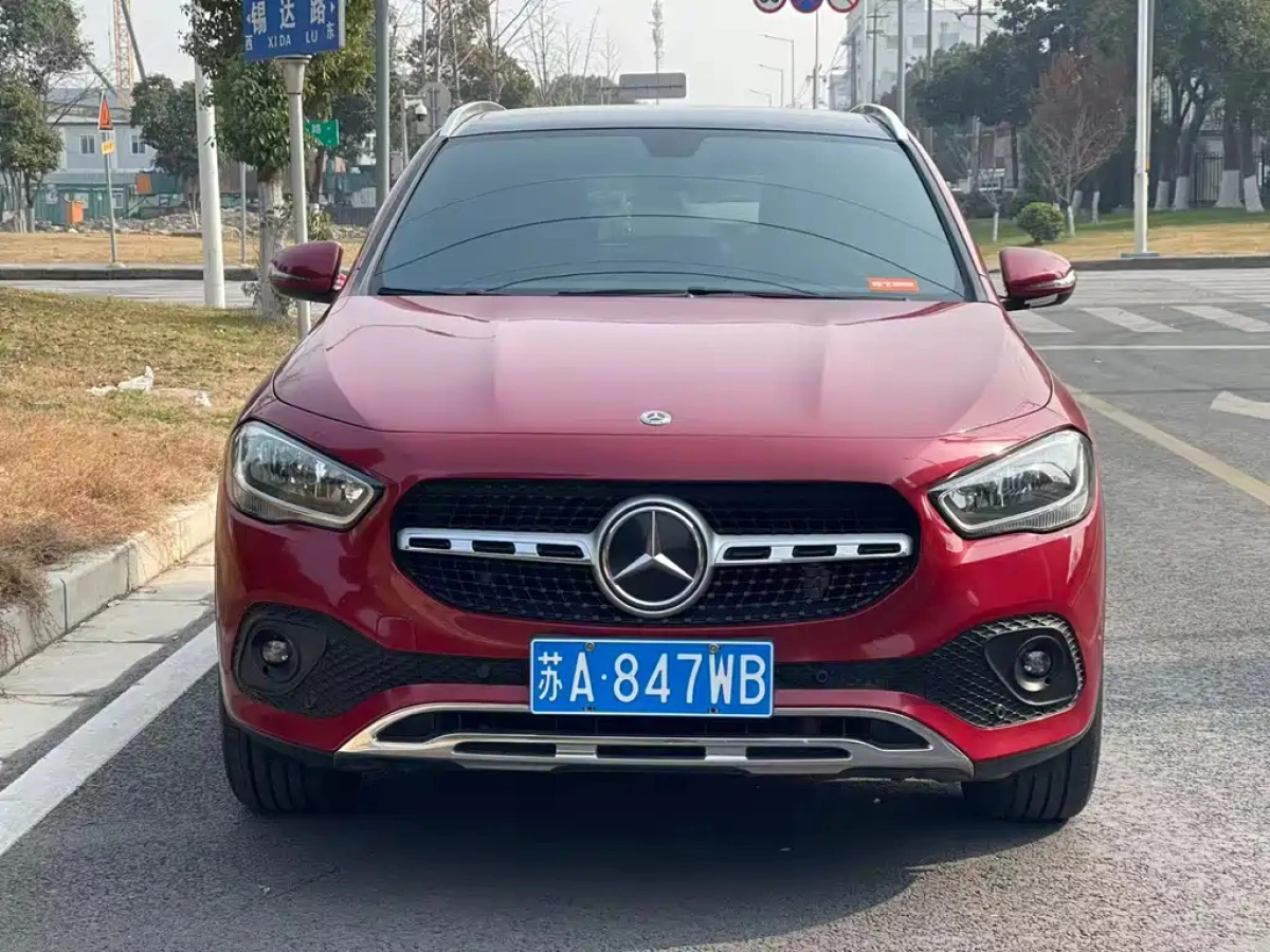 MERCEDES-BENZ GLA