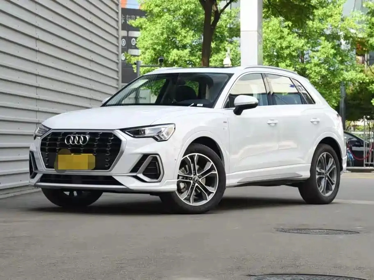 AUDI Q3  2023