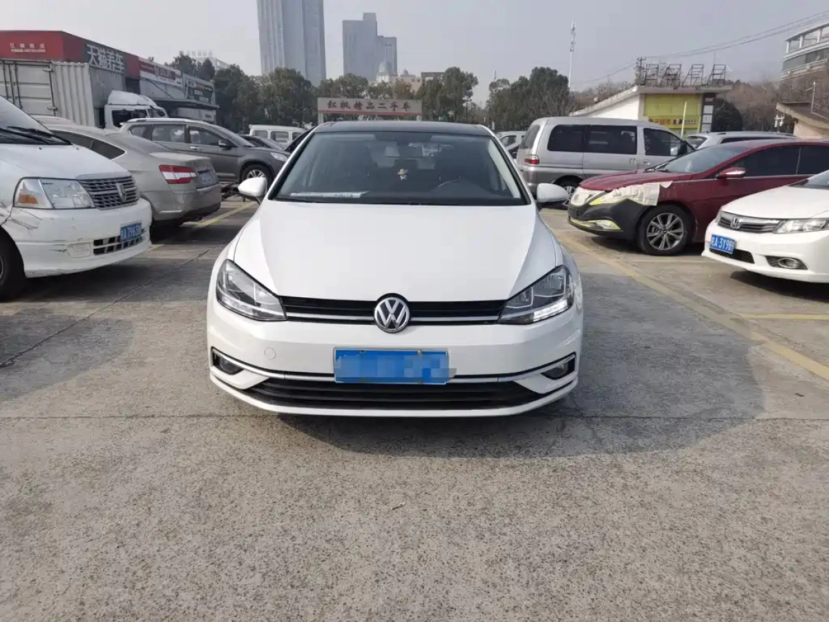 VOLKSWAGEN GOLF