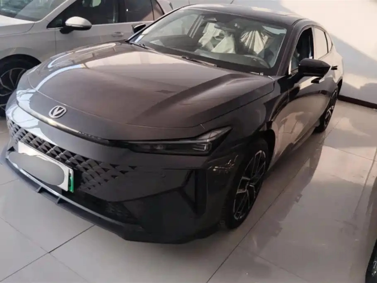 CHANGAN UNI-V IDD  2024