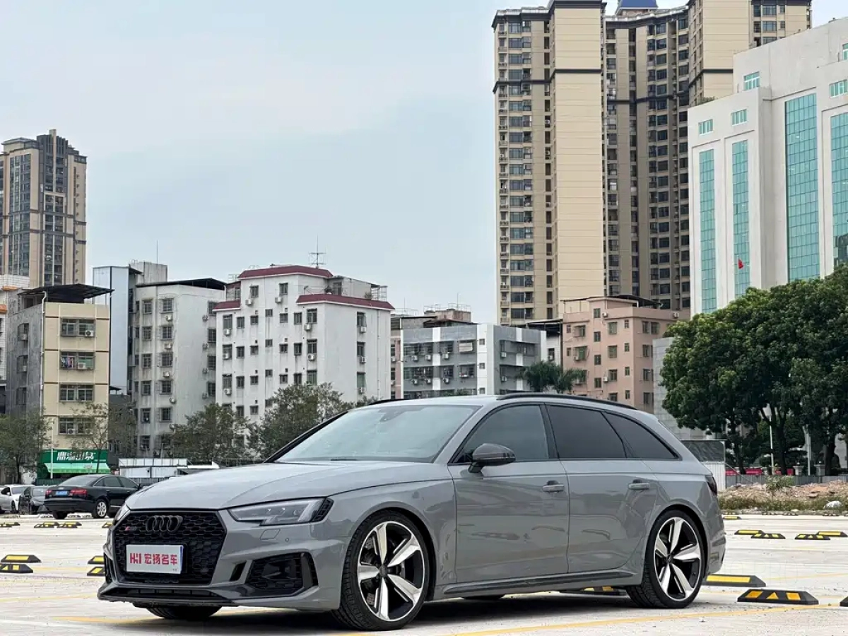 AUDI RS 4  2019