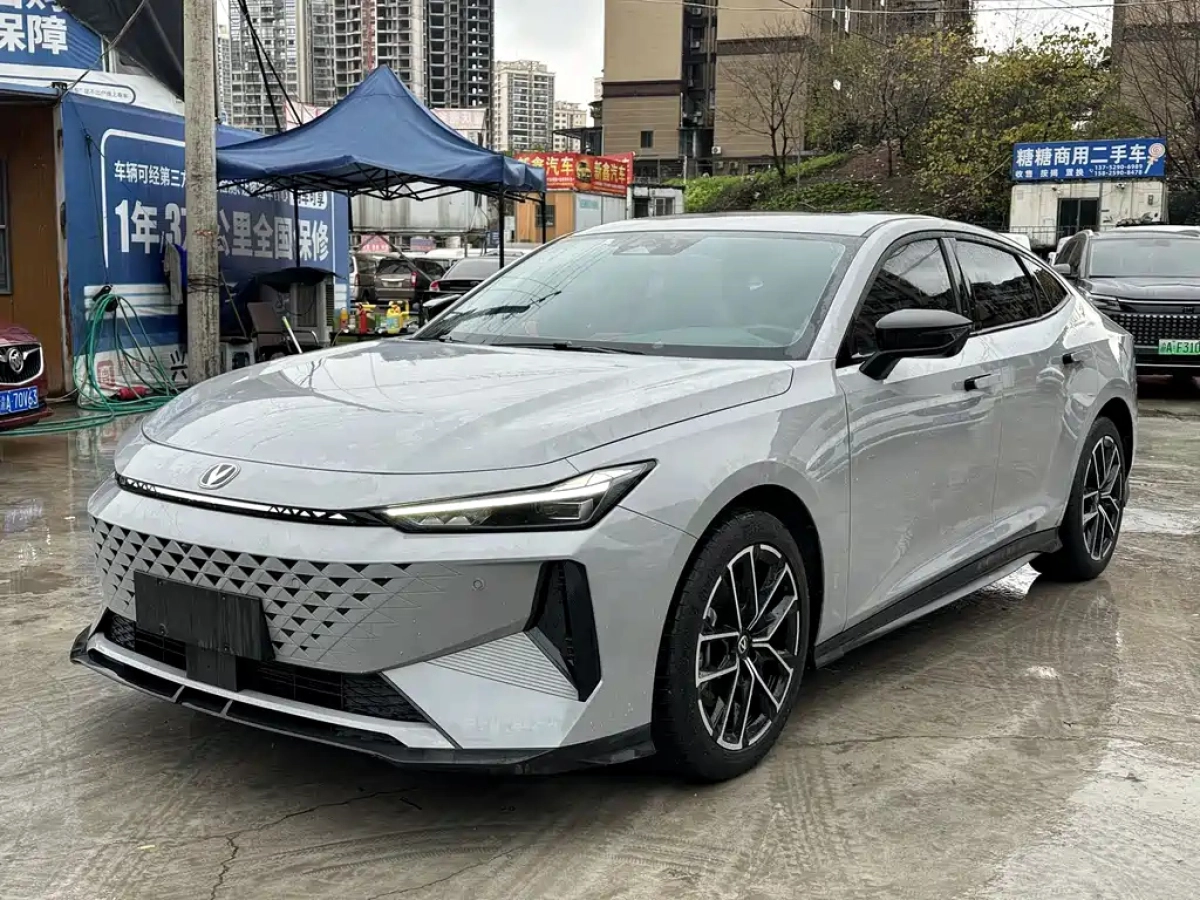 CHANGAN UNI-V IDD  2024