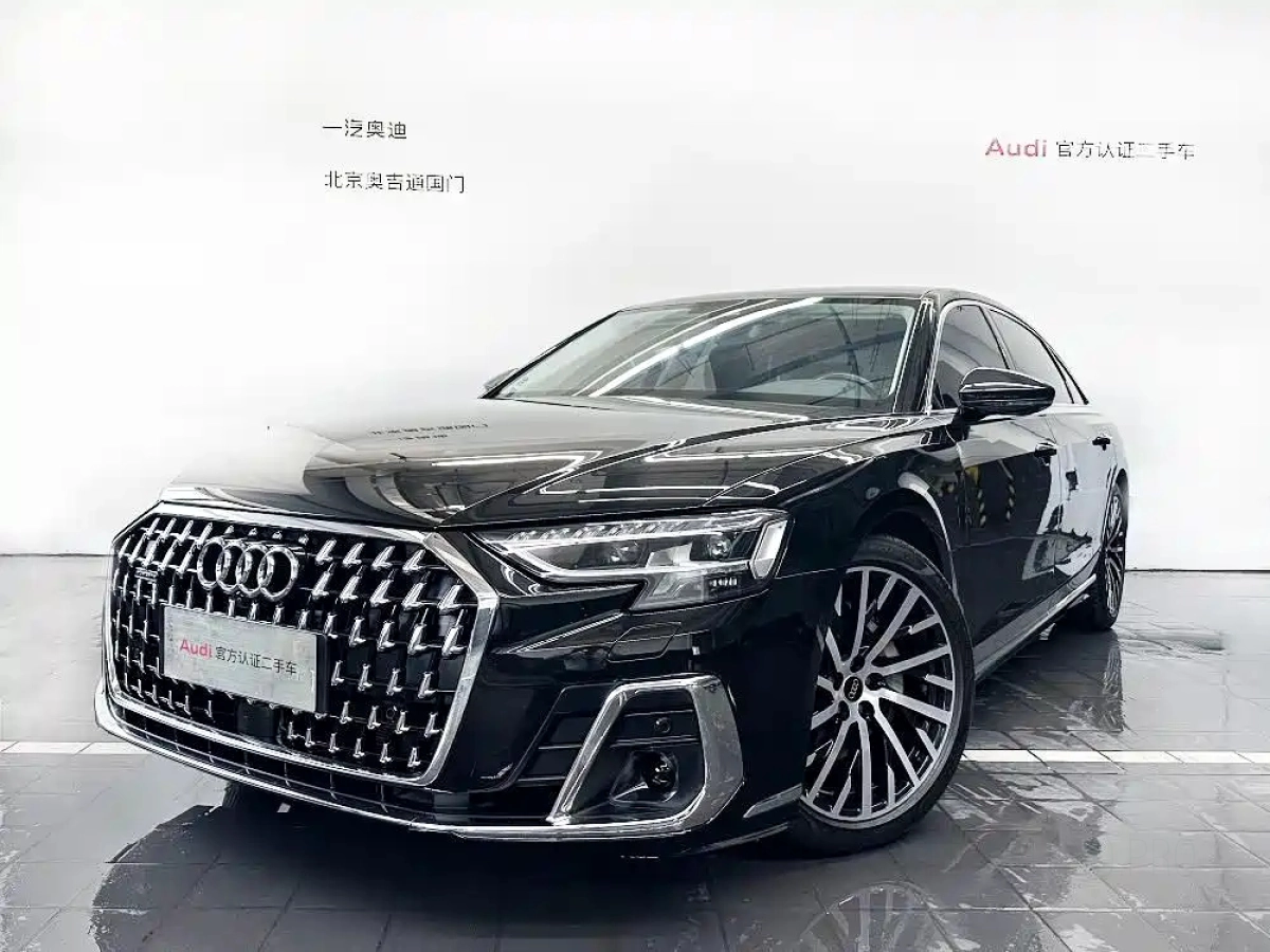 AUDI A8  2025