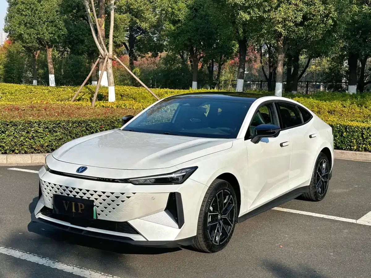 CHANGAN UNI-V IDD  2025