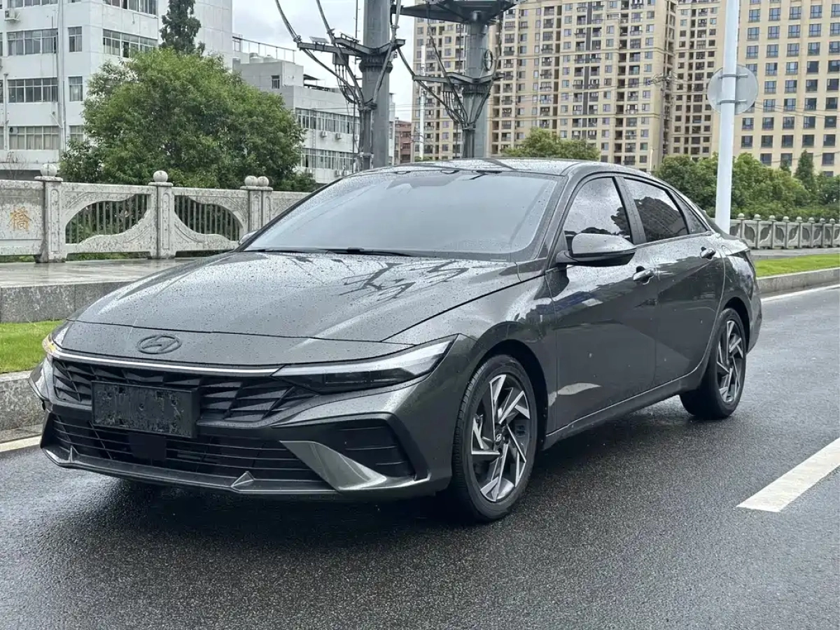 HYUNDAI ELANTRA  2024