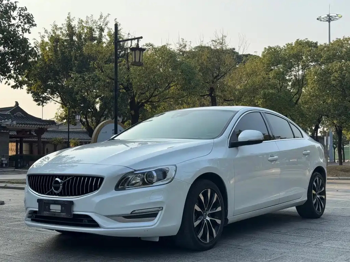 VOLVO S60  2019