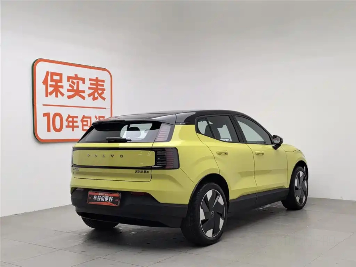 VOLVO EX30