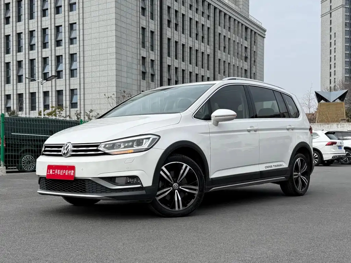 VOLKSWAGEN TOURAN  2021