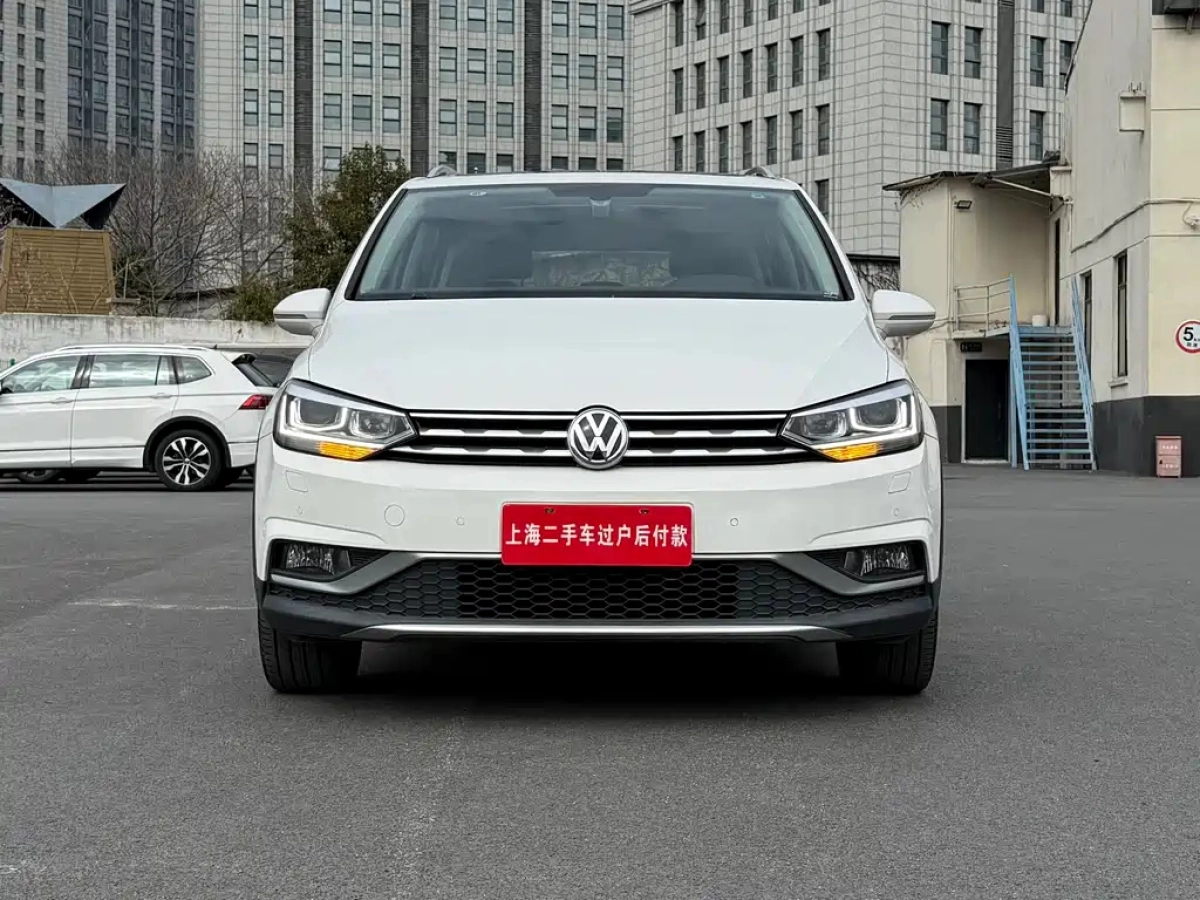VOLKSWAGEN TOURAN