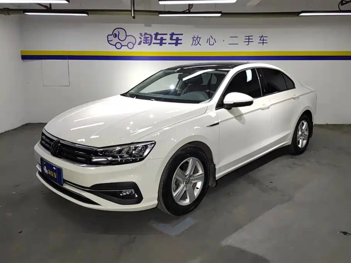 VOLKSWAGEN LAMANDO  2022