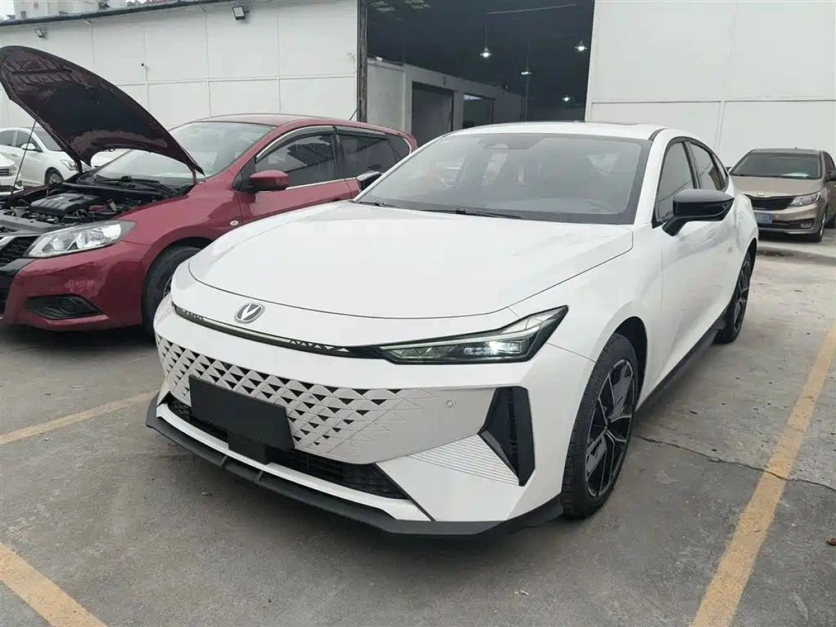 CHANGAN UNI-V IDD  2025